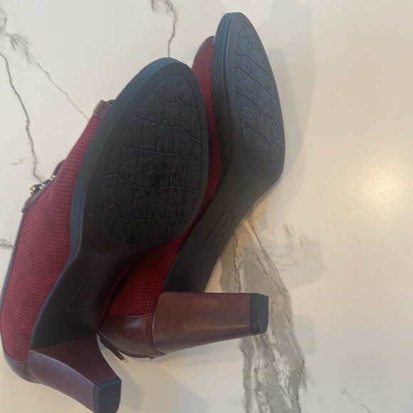 Bella Vita Burgundy Suede Peep toe,lace up,chunky heel,zipper closure,7 1/2, - Picture 10 of 16